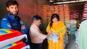 পাটজাত মোড়ক ব্যবহার না করায় গাজীপুরে দুই ব্যবসায়ীকে জরিমানা