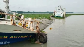 ডুবন্ত কার্গো থেকে যুবকের অর্ধগলিত মরদেহ উদ্ধার