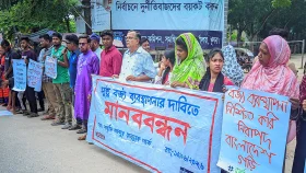 সাতক্ষীরায় সুষ্ঠু বর্জ্য ব্যবস্থাপনার ও পরিচ্ছন্ন নগর গড়ার দাবিতে মানববন্ধন