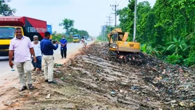 প্রধানমন্ত্রীর নির্দেশে গাজীপুরে মহাসড়ক থেকে ময়লার ভাগাড় অপসারণ শুরু