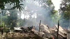 বরিশালে ইজিবাইক চালক হত্যায় অভিযুক্তের বাড়িতে অগ্নিসংযোগ