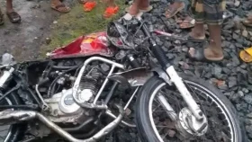 চুয়াডাঙ্গায় ট্রেনের ধাক্কায় মোটরসাইকেলের দুই আরোহী নিহত