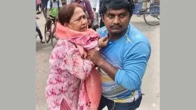 রাজধানীতে মিছিল ও ককটেল বিস্ফোরণ, আটক ৩