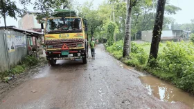 কাপাসিয়া-পাবুর সড়কে ভোগান্তির শেষ নেই