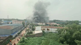 গাজীপুরে অটো গ্রীন অয়েল কোম্পানিতে ভয়াবহ অগ্নিকাণ্ড