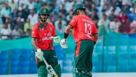 টসে জিতে ব্যাটিংয়ে, উইকেট হারিয়ে চাপে বাংলাদেশ