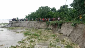 সুন্দরগঞ্জে ভাঙন আতঙ্কে তিস্তা পারের মানুষেরা