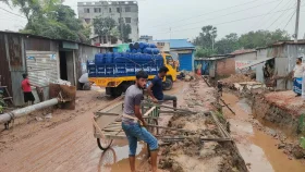 দুই বছরেও শেষ হয়নি খোঁড়াখুঁড়ি, গাজীপুরের মীরেরবাজার সড়কে চরম দুর্ভোগ