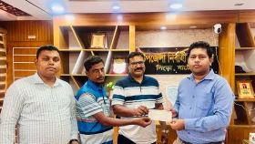 সিংড়ায় দুর্ঘটনা ও বজ্রপাতে নিহত তিন পরিবারের মাঝে সরকারি অনুদানের চেক বিতরণ