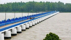 বিপৎসীমার ওপরে তিস্তার পানি, ৪৪ জলকপাট খোলা