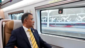 &lsquo;বুলেট ট্রেনে&rsquo; বেইজিংয়ের পথে প্রধানমন্ত্রী