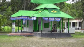 বিশ্বকাপের রঙে রঙিন কবি গোলাম মোস্তফার বাড়ি, দর্শনার্থীদের ঢল