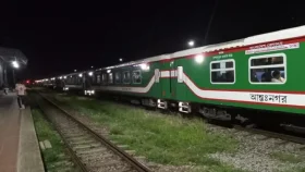 ৩ ঘণ্টা পর চট্টগ্রামের সাথে সারাদেশের রেল যোগাযোগ স্বাভাবিক