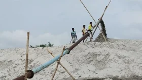 অবৈধ ভাবে বালুর নিয়ন্ত্রণ নিয়ে দু&rsquo;পক্ষের সংঘর্ষ, যুবক নিহত