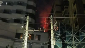 মধ্যরাতে রাজধানীতে ১৪ তলা ভবনে আগুন