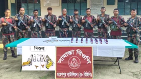 মহেশপুর সীমান্তে বিজিবির অভিযানে ২টি বিদেশি পিস্তল, গুলি ও ফেনসিডিল উদ্ধার