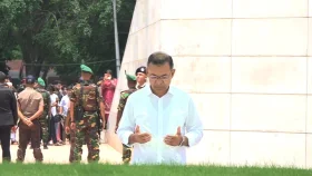 দেশে ফিরেই বাবা-মায়ের মাজার জিয়ারত প্রধানমন্ত্রীর