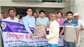 টুঙ্গিপাড়ায় কৃষকের মাঝে বিনামূল্যে কৃষি উপকরণ বিতরণ