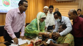 কিশোরগঞ্জে জেলা প্রশাসকের ভিটামিন &lsquo;এ&rsquo; প্লাস ক্যাম্পেইন উদ্বোধন