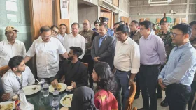 সংসদ পরিদর্শনে আসা শিক্ষার্থীদের নিয়ে প্রধানমন্ত্রীর মধ্যাহ্নভোজ