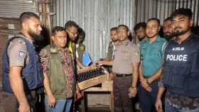 গাজীপুরে মাদক কারবারির আস্তানায় পুলিশের অভিযান, গ্রেপ্তার ৩
