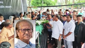 শহীদ মিনারে সর্বস্তরের মানুষের শ্রদ্ধায় সিক্ত মুস্তাফা মনোয়ার