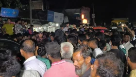 বিদ্যুৎ না থাকলে ব্রেকআপের হুমকি, মহাসড়ক অবরোধ প্রেমিকের