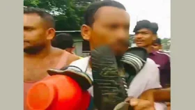 শ্রেণিকক্ষে শিক্ষার্থীকে যৌন হয়রানি, শিক্ষকের গলায় জুতার মালা