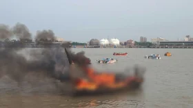 কর্ণফুলীতে ফিশিং ভেসেলে অগ্নিকাণ্ডের ঘটনায় দুই নাবিকের মৃত্যু