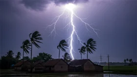 নৌকায় রঙয়ের কাজ করতে গিয়ে বজ্রপাতে নিহত ২