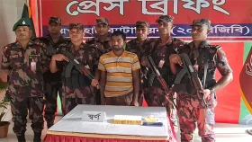 কাদার মধ্যে লুকিয়ে রাখা ছিলো একশত ভরি সোনা