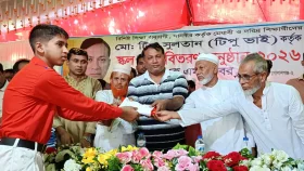গোপালগঞ্জে সাড়ে ৩শ শিক্ষার্থীদের মাঝে স্কুলের পোশাক বিতরণ