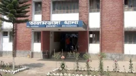 চুয়াডাঙ্গায় দুই পুলিশ কর্মকর্তাকে মারধর, ৪ কিশোর আটক