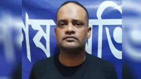 জুলাই স্মৃতি স্তম্ভে আগুন দেওয়ার অভিযোগে ছাত্রলীগ নেতা আটক