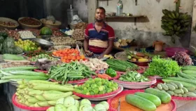 খুলনায় সবজির বাজারে আগুন, সরবরাহ সংকটে মিলছে না স্বস্তি