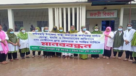 নার্সকে হেনস্তা ও হুমকির প্রতিবাদে ফটিকছড়িতে মানববন্ধন