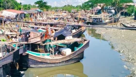 সেন্টমার্টিন-টেকনাফ ট্রলার সার্ভিস বন্ধ, দুশ্চিন্তায় পরীক্ষার্থীরা