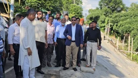 শ্রীপুরে ধসে পড়া সড়ক পরিদর্শন করলেন প্রতিমন্ত্রী মীর শাহে আলম