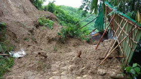 কক্সবাজারে পাহাড় ধসে ৯ জনের মৃত্যু