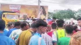 আশুগঞ্জে কাভার্ড ভ্যানের চাপায় প্রকৌশলীর স্ত্রী নিহত