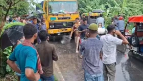 জয়পুরহাটে ট্রাকের ধাক্কায় অটোরিকশাচালকসহ নিহত ২