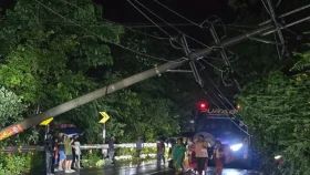 বান্দরবানে ভারি বর্ষণে খুঁটি ভেঙে বিদ্যুৎ সরবরাহ বন্ধ