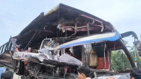 হবিগঞ্জে দুই বাসের মুখোমুখি সংঘর্ষে চালক নিহত, আহত ১৫