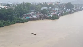 টানা বৃষ্টিতে বাড়ছে নদীর পানি, যেসব জেলায় আকস্মিক বন্যার শঙ্কা