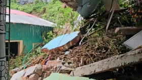 লামায় পাহাড়ধসে একই পরিবারের তিনজনসহ নিহত ৫