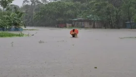 হাতিয়ায় ভারী বর্ষণে বিস্তীর্ণ এলাকা প্লাবিত