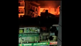 রাতে আগারগাঁওয়ে গ্যাস বিস্ফোরণে রেস্তোরাঁয় আগুন