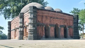 সংরক্ষণ সংকটে সাড়ে ৫শ বছরের ঘোড়াঘাটের সুরা মসজিদ