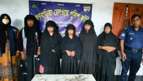 যাত্রীবেশে ছিনতাইকারী চক্রের ১১ নারী সদস্য আটক