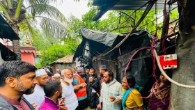 'আমাদের সীমিত সামর্থ্য অনুযায়ী বিপন্ন মানুষের পাশে দাঁড়াবো'